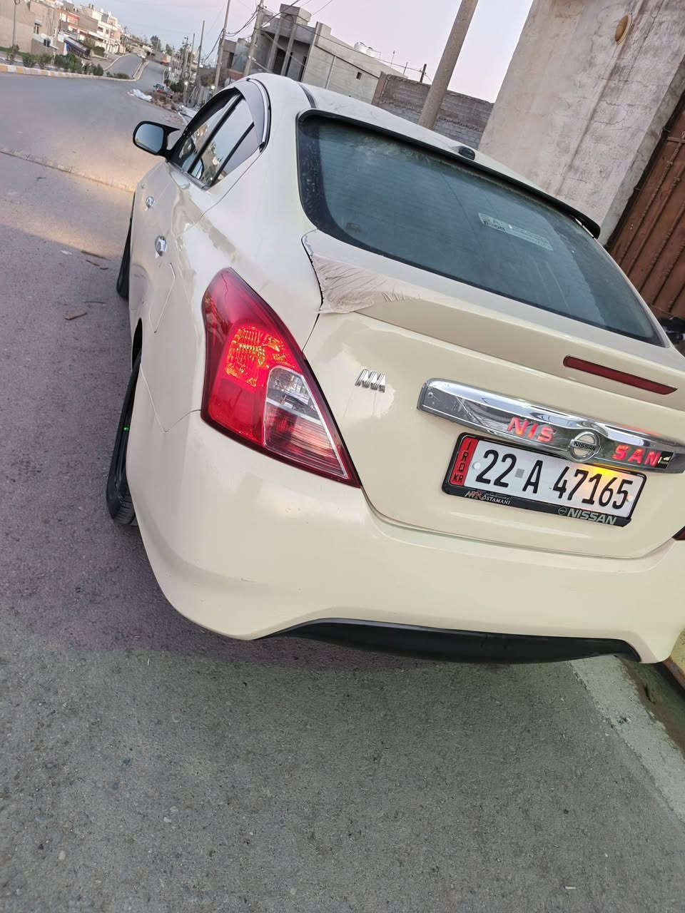 تاکسی لاکشمیبای
مۆدیل 13یه
ڕه نگ سلڤر
مواسه فات فول فوله کانه 
گیج زینۆن وشمحه یه یه ده نیکل وچوارجام کاره بایه
ته بریدله دواوه وبه ینی کوشن وسایق وسکنه 
پیشی که میکی هه یه له گه ل پشتی
غازوبنزینه وبه بێ عه یبه سه یاره که
تازه سبوغ کرایته وه
جێ جێ محجونی هه یه یه ک دیناری ناوێ
یه ک پارچه ره شه ویه ک پارچه بۆجوانی پیشی گۆراوه
سحر123محامله یه
6وه رقه غرامای هه یه 
ئه وه ی مشته ریه نامه بریتانیا یان ته له فۆن بکاتن
واتس ئاب به ناو کردنی به شه رته***********
