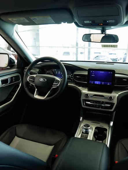 FORD -  EXPLORER - 2024 
فورد اكسبلورير ٢٠٢٤ / vip 
سعر / ٢٧٩ ورقة
لون / مميز استيراد خاص 
ماشية / ١٥ الف مايل فقط 
مواصفات/ فــول مواصفات - بدون فتحة 
* كشنات منفصل رئاصي + فور ويل + شغال + ويل كروك اسود حجم كبير + شاشة + كاميرا + رادارات + داخل ابيض و اسود + اوتو هواد و بريك بصمة + لايتات ليد و زينون + بروجكتر + تبريد مركزي + ستيرن خياطة + وضعات قيادة زكية + مرايات تنعكس اضوية ….. الخ 
* رقم اربيل 
* حادثها فقط دعامية تعتبر كلين . 
* ايرباك ستيرن و بردات راجع سيستم بلادي 
* رقم شاصي / 1FMSK8DH9RGA83140
رقم موبايل / *********** أربيل
