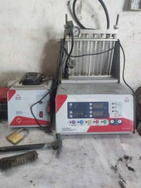 للبيع جهاز فحص نوزلات شغال شرط الشغل يعمل عادي و GDI مع جهاز غسيل نوزل...