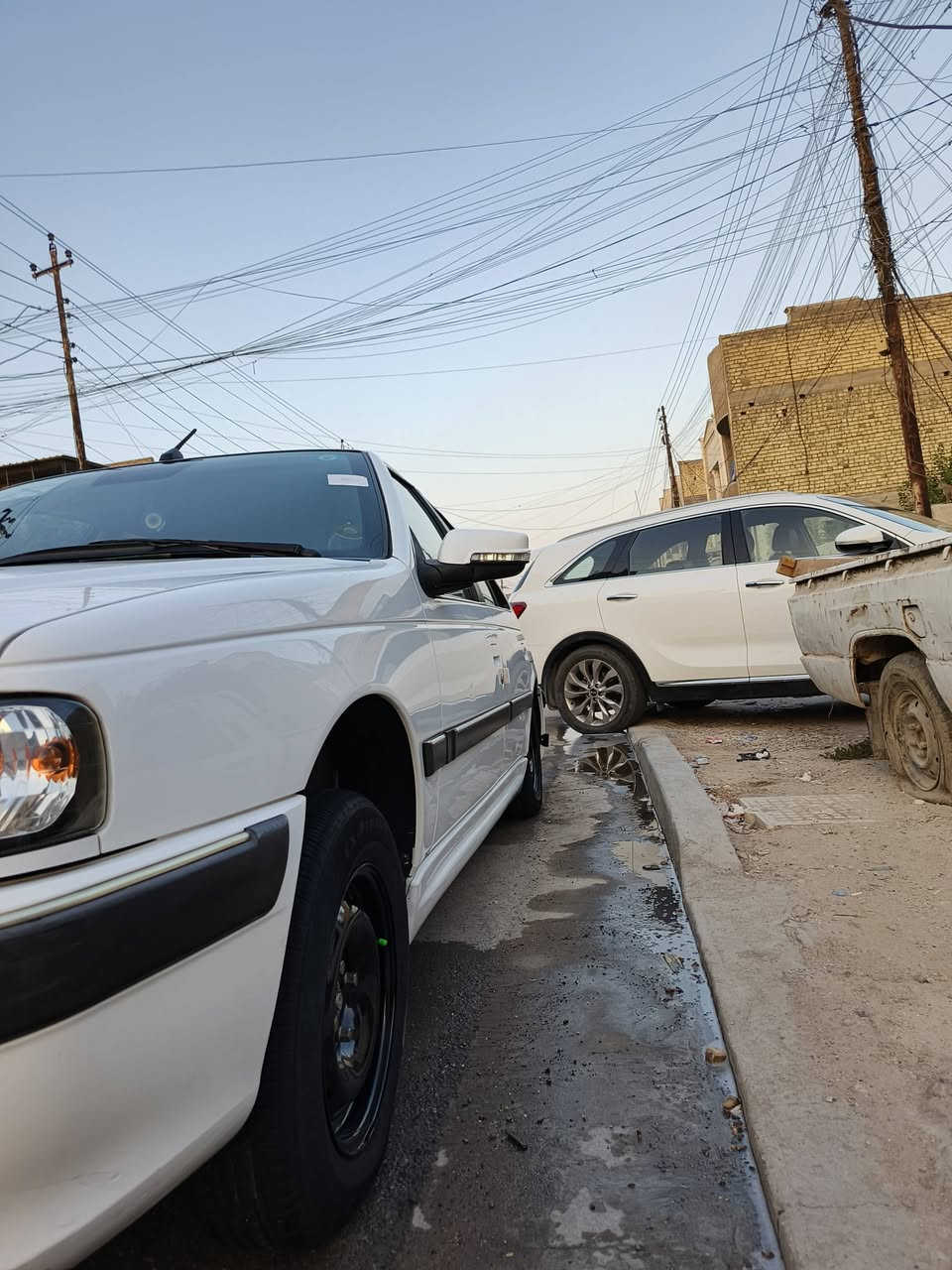 السلام عليكم بيجو بارص موديل ٢٠٢٣  بس بل سنوية مكتوب ٢٢ السيارة  كامل كير محرك مكفولات لا تبخير ولا تنقيص ولا مفتوحة على وضع الشركة كشرهة خير من الله بيهة طخة خفيفة بل باب الخلفي السيارة اربع اويالة دسك محرك الجديد الكشنات كهربائي حساسات شاشة تحكم استيرن  او السيارة حرة ابسمي مو مطلوبة السعر ٨٠ او بيهة مجال مكان السيارة الشعب ‏‪***********‬‏ موجود وتساب
