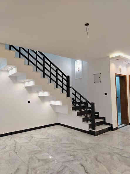 #مكتب_نيوهاوس_للعقار
للبيع مشتمل ١٢٠ م منطقة الأمانة
.......
اعلان رقم ٣٤٤
.......
للبيع مشتمل ١٢٠ م طابقين حديث بناء ٢٠٢٥
واجهة ٦ نزال ٢٠
ارضيات مرمر
ديكورات داخليه روعة
٣ نوم
منطقة الامانة قريب الشارع العام
للاستفسار *********** متوفر واتس اب
مكتب نيو هاوس للعقار الكائن في
حي الجهاد الديوان مقابل الامانة قرب كوفي ركن الديوان
