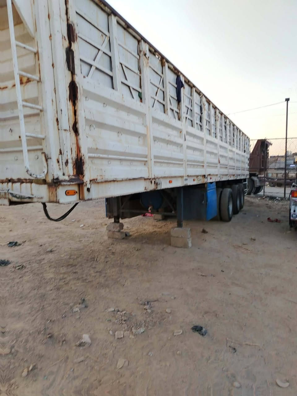 سلام عليكم عربانه حداديه جناب وترهم فلات تخم تايرات 11الطول 12/60والرتفاع 1/60 مكان الموصل سعر *********** خاص مفتوح
