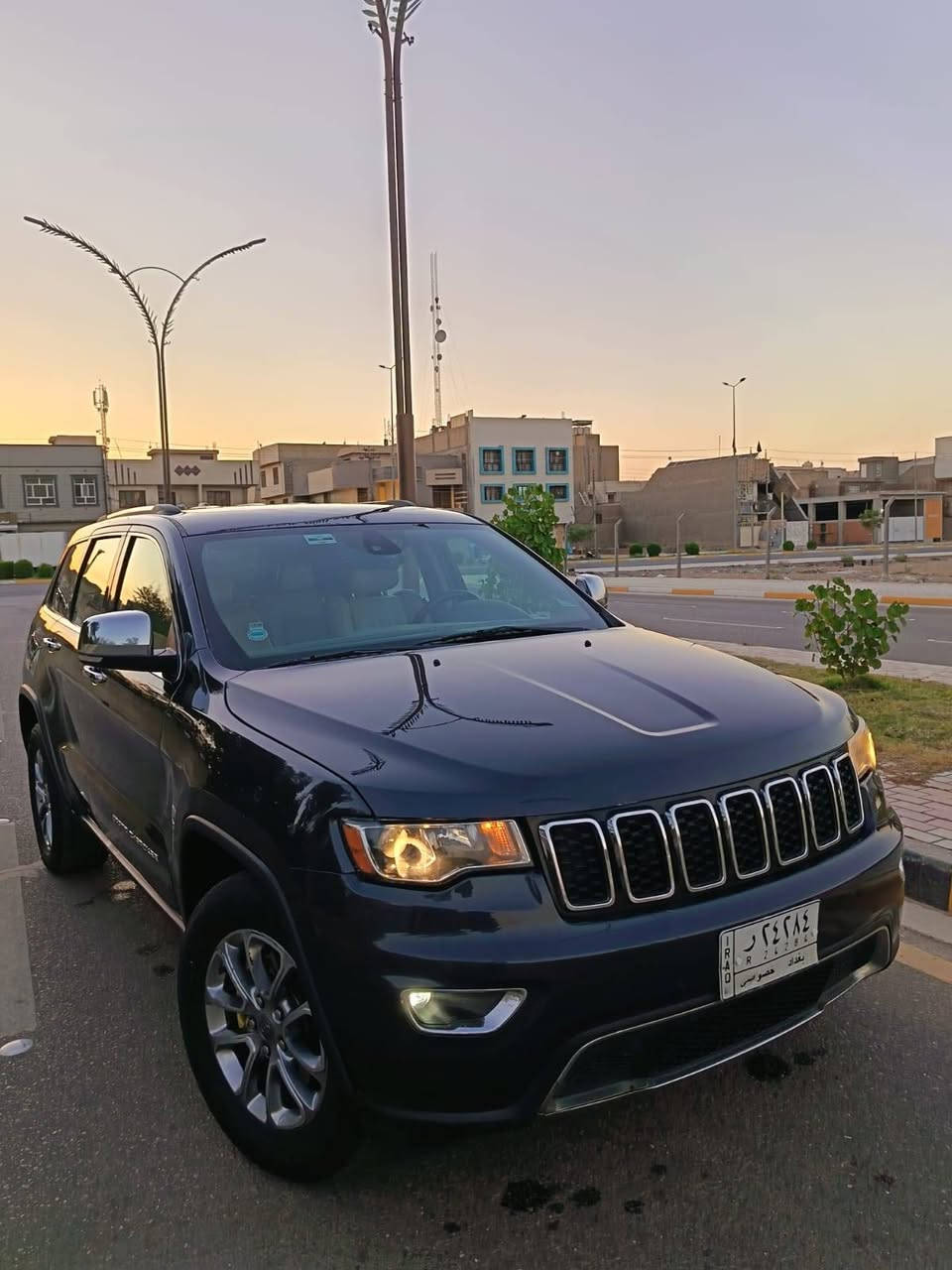 سلام عليكم لبيع 
جيب كراند شيروكي ٢٠١٤ المرغوب
فئة لمتد فول عده الفتحه
حادث مثل ما موضح بصور سرقه تلث قطع  
بدون ارباك بمريكه وبل عراق كفاله 
داكل لونين 
كشنات جلد كهرباء تدفئه تبريد خزن ميموري 
شاشه جبيره +شفتات ستيرن 
جنطه كهرباء+دمام خلفي 
مري قلاب +دبل كزوز 
لايت زنون +اشاير بلمري 
ماوس فور ويل 
ماشيه 150 ميل 
مكينه  3600 ما مفتوحه   كير طياره 
السياره خير من لله كلش حلوه لون مميز رقم بغداد 
بعد بيه هواي مواصفات 
ادامه هستوني مسويله مال بانزين 
السعر 180 وبيه مجال ما عجبتك كل الهلا بيك 
مكاني كربلاء 
***********
