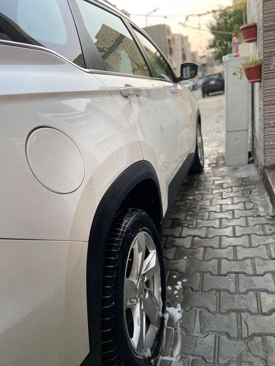 السلام عليكم شباب سيارة🚗 كبتيفيا 2021 للبيع خليجي سنويه 2028 شباك كروم ولايت ضيابي اشاير لد نهاري ليلي ويل 17 السيارة 5 راكب تجي بصمه بل جهتين فتحه بل سكف سلايد روف السيارة ماشية 50 كيلو متر بدون أي صبغ بيه كم ضربه مثل ما موضح بل صور السمير ابد ما نازل مكفولة من الدعاميه للدعاميه تجي بمحرك 1500 توربو يعني 4سلندر مكينه اقتصاديه كلش كامره وحساسات لون أبيض بيه حاملات اكواب خلفيه بس امغلفه قطعتين تبريد للبيع أو مراوس السعر130 وبيه مجال للاستفسار الرقم ***********
