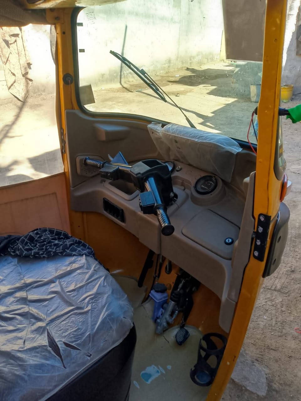 سلام عليكم تكتك موديل 21  تكتك نظيفه من محرك حداديه، واسكن كله جديد تكتك مامتعوبه، رقم سنويه مكلف بل نشر عنوان بابل حمزه غربي رقم الهاتف ***********
