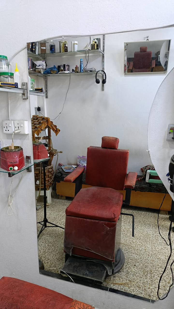 السلام عليكم 
اغراض للبيع جام خانه/ كرسي/كنفيرة/مصطبة جلسة انتظار/
للاستفسار اكثر الاتصال على الرقم 
***********
