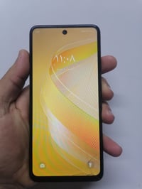 سمارت ٨ • ٢٥٦ • شاشة مفطورة