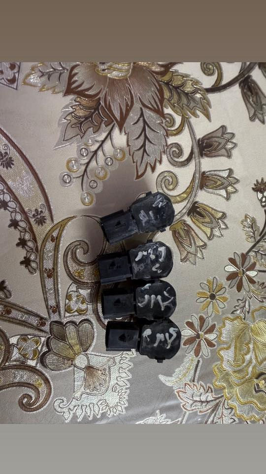 سلام عليكم للبيع أغراض اؤباما كرايسلر
جادر اصلي مره وحده كاعد عل سياره جديد سعره 25الف
اسبير مع العده كامل اوباما جارجر بعده زيرو منازل سعره 50 الف
فسفورات اؤباما كلهن شغلات امامي خلفي سعرهن 25الف أصليات مال سياره 
لد اؤباما جه الايمن سعره 25الف
كلاص اؤباما سعره 20الف
حساسات تخم كامل اصلي اؤباما جارجر 4قطع سعرهن 125الف
عنواني بغداد زيونه 
***********
