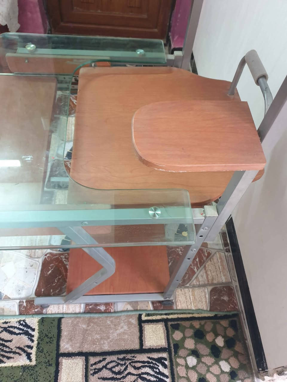 ميز حاسبة نوع MDF..وزجاج 
موضحة بالصور 
السعر20الف
المكان كرادة..بغداد بغداد, العراق


**إذا كنت صاحب هذا الإعلان وتريد حذفه لأي سبب، رجاءا أرسل رسالة إلى الدعم الفني**