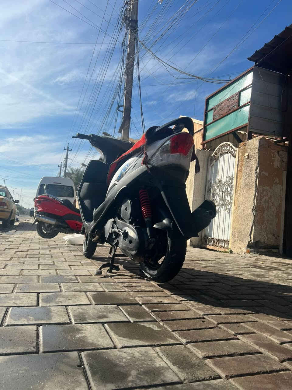 سلام عليكم اخوان دراجه ماكس عدله دراجه صار ٥اشهر منزليها كتها الورقها مال كمرك موجودها كهرباء كلها شغله مكينها ناعمه بلاديه مختمه كلها بيها نواقص بصيطها متعبر ل15 سعر ٥٥٠ عنوان شعب شارع صحه رقم ***********m
