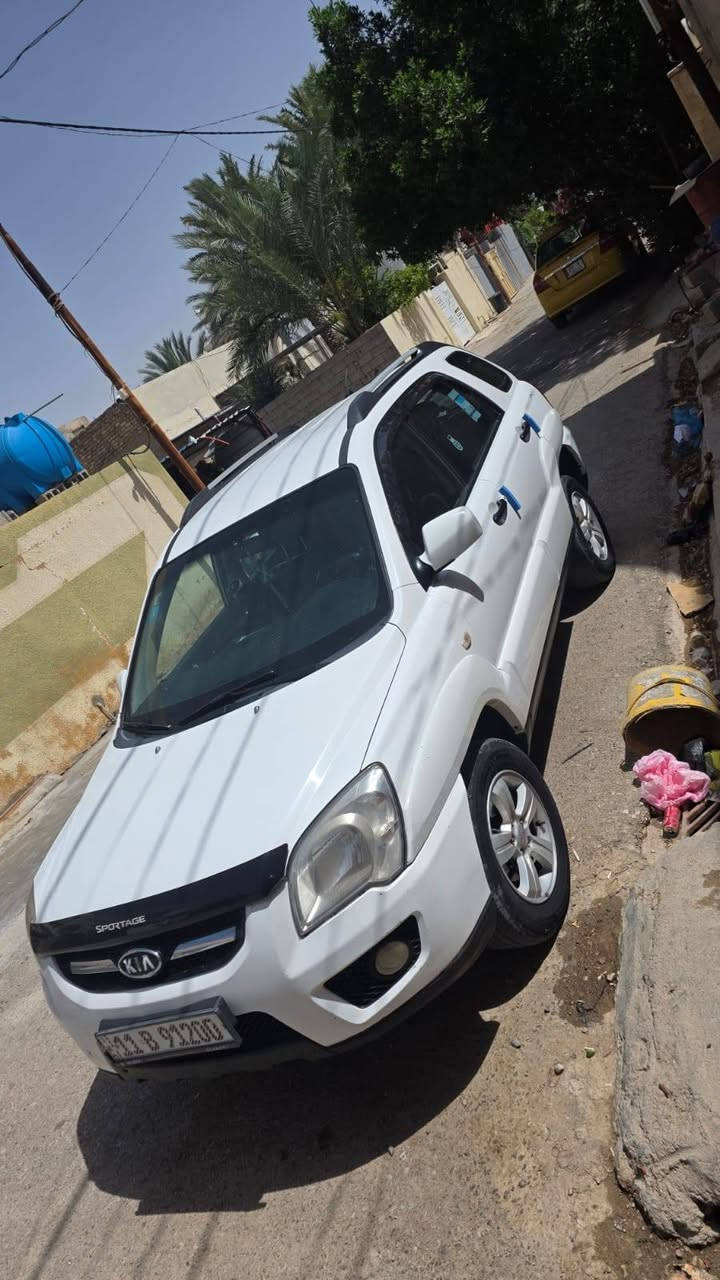 السلام عليكم سبورتج ٢٠٠٩ خليجي مكفول كفاله عامه شرط السونار مكينه بعده وضع الشركه مابيه اي نقص سياره مال جناي رقم بغداد انكليزي تحويل ثاني يوم مكانه ديالى السعر ١١٥ وبيه مجال ***********.
