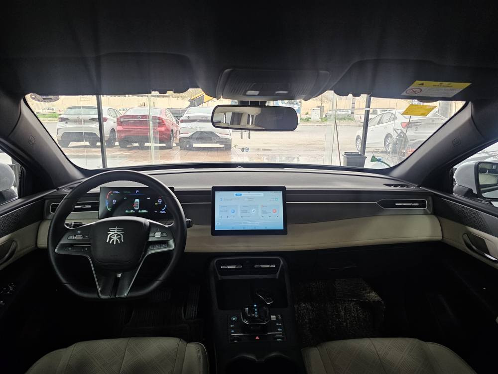 بي واي دي  BYD Qin Plus 2025.
ناو زەرد.تەنیا 5 هەزار ڕۆیشتووە.
مواصفات.کارەبایی و بەنزین و هایبريد.
بصمة شاشةوكاميرا ویل کەپ.تانکی گەورە 
2100 كم.دەڕوات.تحديدسورعه.لیدڤۆلیۆم 
سعر 120 ورقة   مۆبایل ***********
مکان أربيل معرض تۆپ کارس أربيل, العراق
