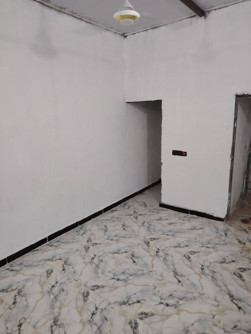 بيوت عدد ٢ + مضيف +كاع بصفهن +كرهباه +ماي +تبليط جاهزات بنيان جديد ومحد كاعد بيهن وكل واحد بنيان بي ١٥٠ متر. غرفه +صاله +مكشوفه +مطبخ +حمامات كاملات لموقع نجف شارع كربلاه جهت يا علي عمود ١٩٣  لسعر لواحد ٢٠ وبي مجال لرقم ***********
