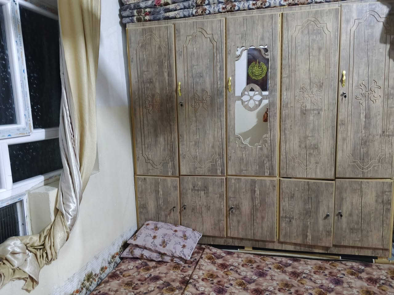 كنتور للبيع السعر 250وبي مجال للشراي الي يريد يتصل عل رقم ***********
