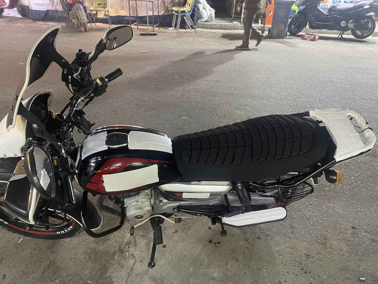 يالله
سلام عليكم 
للبيع بوكسر موديل ٢٣نزول٢٤ مرقم سنويه ولوحات كامله مكمله فول مواصفات دراجه احلى من الصور ومكفوله كفاله عامه جيب فيتر وتعال افحص مكاني بغداد الاعظميه 
*********** متواجد وتساب
