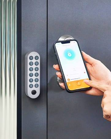 قفل باب سمارت 
🔐 قفل ذكي LOCKIN
يتكوّن من 3 قطع رئيسية:
1️⃣ القفل الرئيسي
يقفل ويفتح الباب بدون مفتاح
يعمل برقم سري أو عن طريق الموبايل
2️⃣ لوحة الأرقام (الكيباد)
إدخال الرمز لفتح وقفل الباب
توفر أمان وسهولة بالاستخدام
3️⃣ القطعة البيضاء (زر بحسّاس)
بيها حسّاس لمس
مجرد لمسها من داخل البيت ➜ الباب ينفتح
ما تحتاج رمز ولا موبايل
متوفر توصيل الى جميع محافظات العراق 5 الف 
🔷للحجز خاص ماسنجر او واتساب
🔷رقم الواتساب ***********
