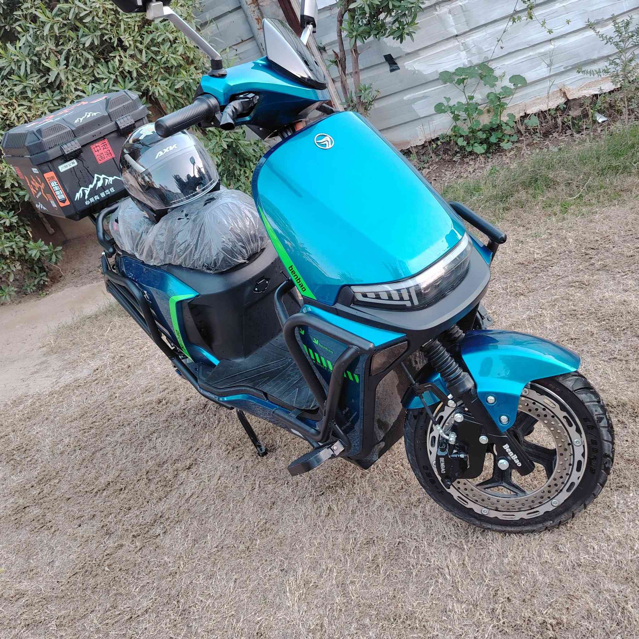 دراجه شحن للبيع جديدة مستعمله شهرين فقط
سرعه 80حقيقي سبب البيع مطلوب دين ملاحضه المرور ميحاسبون عليهة نهائيا بيهة درع وصندوك
سعر1200 وبيهة مجال خوذه هدية وياهة


**إذا كنت صاحب هذا الإعلان وتريد حذفه لأي سبب، رجاءا أرسل رسالة إلى الدعم الفني**