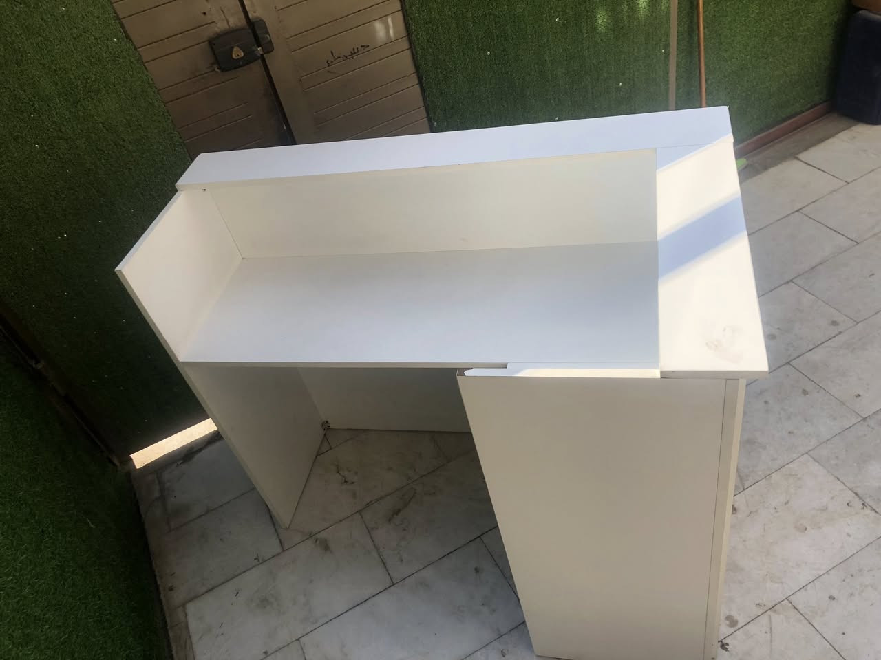 ميز كاشير  محلات كبير تركي نضيف جداا استعمالة كلش قليل للستفسار راسلني وتساب *********** مكاني بغداد ؟
