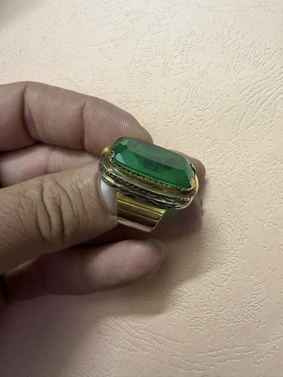 السلام عليكم
خاتم زمرد روسي للبيع صياغة فضة يدوية ثقيلة مطعم ب نحاس تحفة
قياس ٢٠-٢٢ 
مكاني بغداد
شراي يتصل ***********
متواجد مازنجر وواتساب
