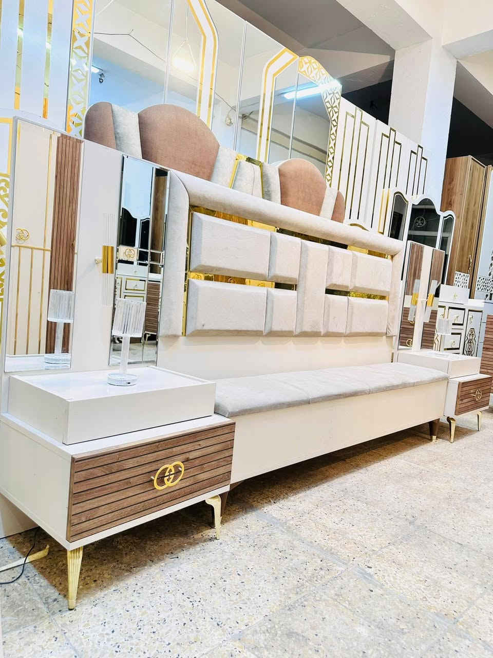 غرفه نوم تركي 🇹🇷درجه اولاً 
مديل حديث استخدام قليل 
تتكون من 10 قطع 
+كنتور اضافي بابين + برغي وجوي حديد + شازلون مخزن سرير مخزن جكات + اناره شغاله 💡+قماش وتر بروف 
سعر مليون 100
تشمل التوصيل والشد داخل بغداد مجاناً باقي المحافظات كروه رمزيه


**إذا كنت صاحب هذا الإعلان وتريد حذفه لأي سبب، رجاءا أرسل رسالة إلى الدعم الفني**