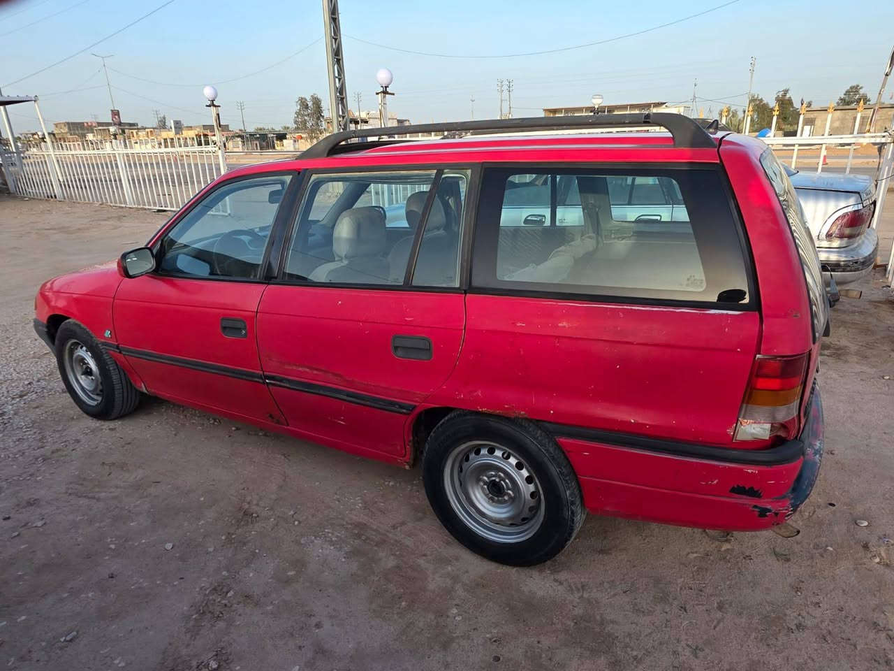 سلام عليكم استرا مديل ٩٦ رقم بصره سنويه جديده مشروع وطني تحويل مباشر جاهزه من كلشي اوتوماتيك مكان النجف *********** السعر ٣٠ ورقه ابو سنويه بل حله حجم محرك ٢٠٠٠ سنويه جديده ال ٢٦
