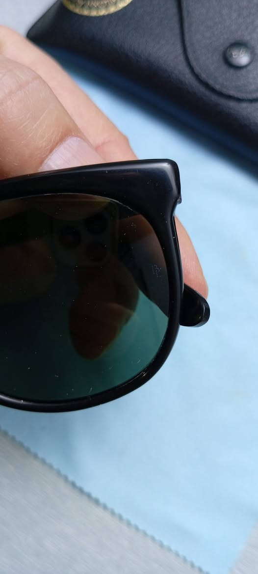 نظارة ماركة راي بان امريكي اصلي 
عدسات حجر سميك 
قياس: وسط
فلتر: uv400 لحماية العين من أشعة فوق البنفسجية 
انتاج سبعينات، متوقف التصنيع 
قطعة نضيفة
للاستفسار: واتس اب ***********
