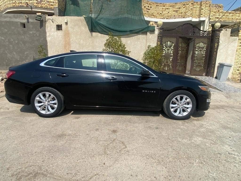 سيارة شيفروليه ماليبو 2020 للبيع بحالة ممتازة، اللون أسود، بدون أضرار حسب فحص السونار. السيارة محافظة جدًا ونظيفة من الداخل والخارج. مناسبة للعائلة وتأتي بمزايا راحة وأمان متقدمة.