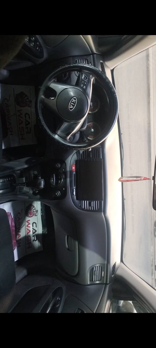 ريو فوول برايد للاخير 2011
تحكمات ستيرن 
 5 ويل كب 
تايات جدد
محرك16 
كير ومحرك شرط 
شاشه كاميرا
فتحه سقف تنته
اشاير بالمريء 
تحكمات مري
هزة وسنويه ورقم جديد 
ماشيه 239
بيها ملاحظات بارد وشخوط خفيفه مكانات 
وصبغ داير خلف النفر وشويا بالباب فقط 
مكاني حي صدام *********** ..
 
سعرها 105 بيها مجال بسيط
