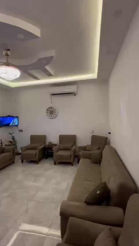 سلام عليكم تخم تركي نضيف عشره مقعد يصير جربايه وبي مخزن مودرن نوعيته مكاني بغدادالامين الثانيه السعر٤٥٠ اتصل ***********
