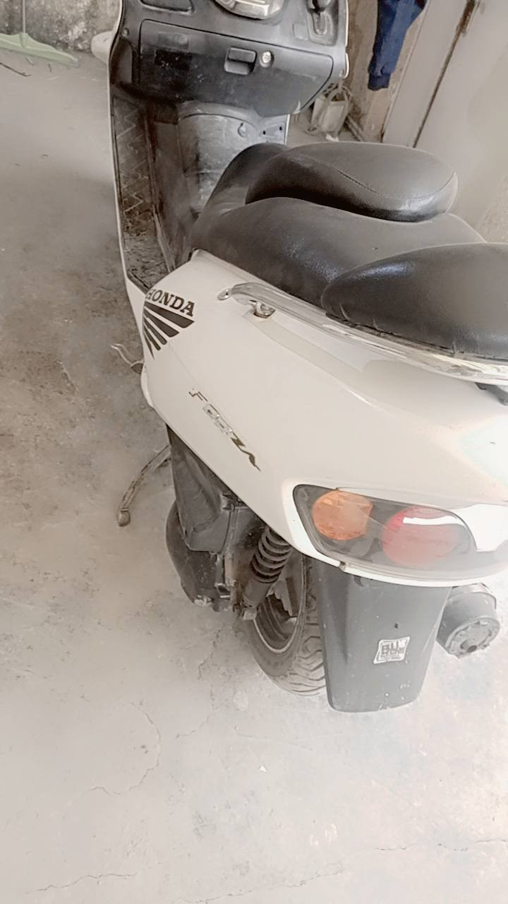 السلام عليكم شباب فورزا 06 للبيع دراجة خير من الله استخدام شخصي مكينة لا تبخير ولاتنقيص السعر 750 وبيهة مجال بسيط العنوان بغداد رقم الهاتف (  ***********  )
