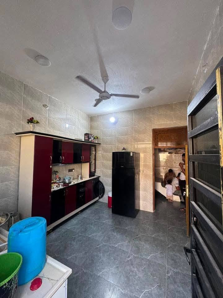 بيت للبيع طابو زراعي قرار ٢٥ المدائن شارع الحدادين خلف أسواق حساني  مساحته  ٢٠٠  متر بناء حديث كامل الخدمات  بي غرفتين نوم وصاله وخطار وهول وصحيات داخليه وخارجيه وحديقه وكراج سياره 
يبعد عن السوك والإمام دقيقتين فقط 
للإستفسار أكثر  ***********
