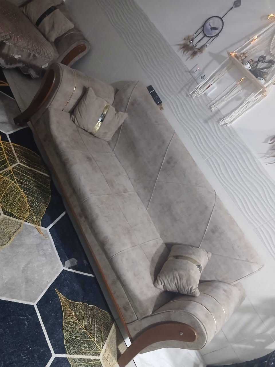 سلام عليكم عندي تخم ع شر مقاعد لبيع رايده ب220لف مكاني بغداد لكاضمي والله حلو وتكمه ***********،رقم بي واتساب
