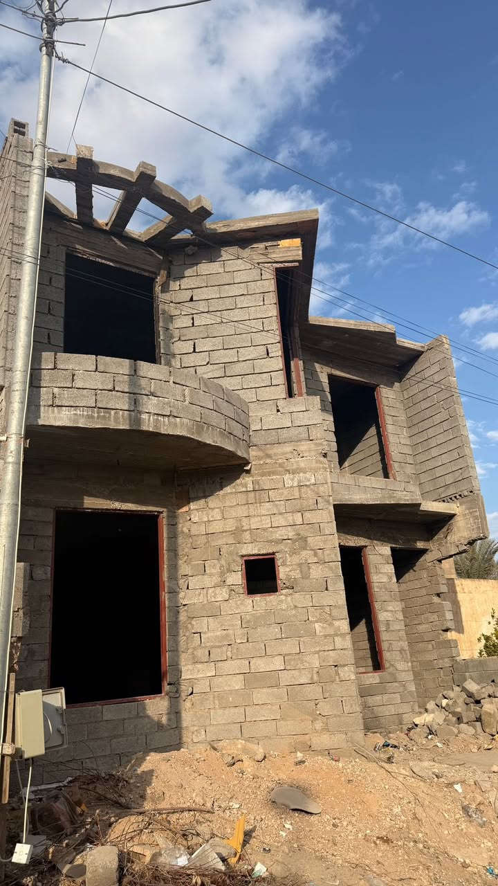 دار للبيع مساحه ٢٠٠م في حديثه مجاور مدرسه الشباب 
السعر ٤٨ مليون وقابل لتفاوض 
باقي ع التشطيبات الاخيره
***********
