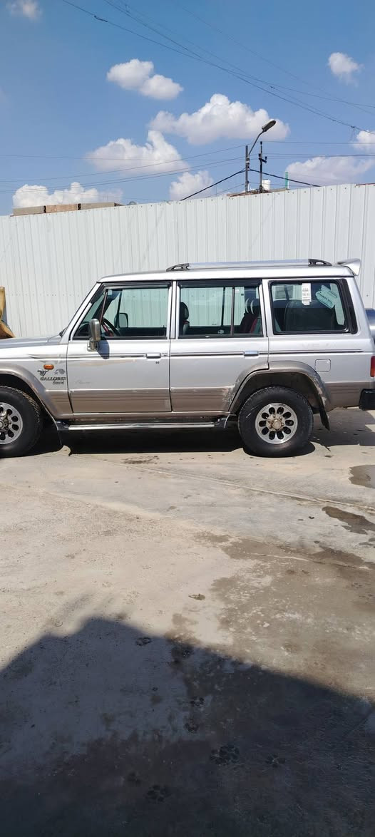 للبيع مديل 1995 بسمي سنويه 27 مكينه ونجي لا تبخير لا تنقيص مكفولات مكينه وكير غرفتها جديده تبريد شغال زاد سبلت خلفي مدوشمه كشنات ورضيه كهربايات كله شغاله دشبول شغال شاشه كامره دواره سياره نضيفه بيه  خياس باب سايق من جوه كد 3اصابع وبيها ثاني بجاملغ هم شويه واضح بصوره قطره صبغ مابيها بنيدها جارد ماصابغه سعر 65وبيها مجال بغداد مدينه صدر حي طارق ***********
