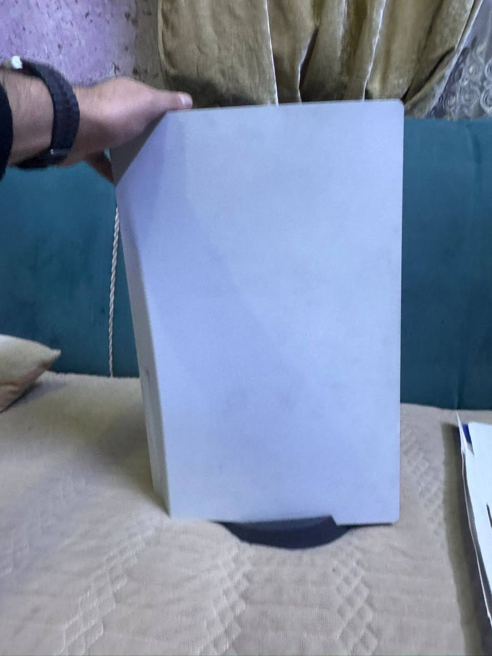 #ملاحظة_مكلف_بالنشر
🎮 عرض مميز لعشاق الألعاب 🎮

للبيع PlayStation 5 نسخة الأقراص (Disc) فات بحالة ممتازة جداً ونظيف.

المحتويات:
✅ جهاز PS5 كامل مع الكارتون
✅ 3 جويستيك أصلية DualSense
ملاحظة الجويستيك ٢ شغالات بدون اي مشكلة وحده منهم بيها مشكلة بالكير
✅ قاعدة شحن لليدات
✅ 7 ألعاب دسك منها:

- GTA V
- Elden Ring
- Astro Bot
- Street Fighter 6
- Dragon’s Dogma 2
- Mortal Kombat 1
- Hogwarts Legacy

💰 السعر: 800,000 دينار فقط

الجهاز شغال 100% وما بي أي مشكلة، جاهز للتجربة.
#ملاحظة_مكلف_بالنشر 
📍 للاستفسار أو الحجز راسلني على الخاص. أو واتساب ***********
