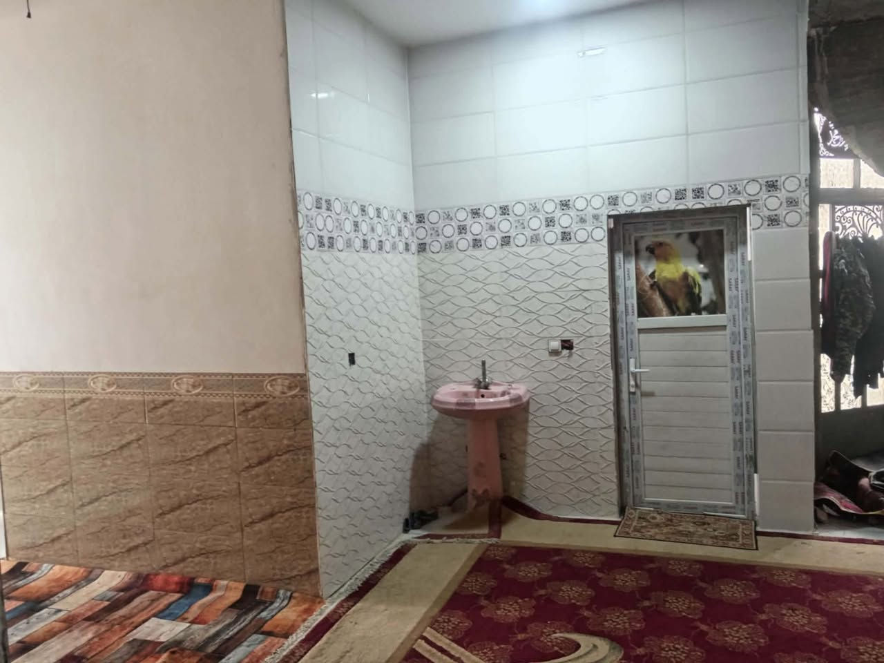 دار للبيع المساحة ٢٠٠م البناء طابوق جاهز للسكن عنوانه كوت حي الحكيم شارع المستوصف يبعد عن شارع الصب ١٠٠م السعر 54 وقابل للتفاوض للأستفسار مراسلتي على الخاص او الاتصال على ***********
