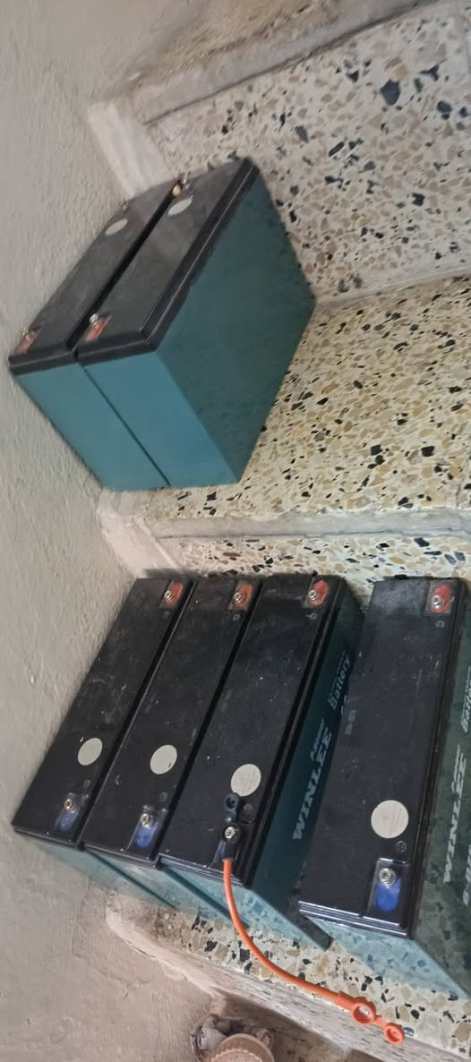 ماطور شحن نضيف بس شويه كسر بس بي باتريات بس اشتريت جددد هم بس ما مشكلهم سعره 700 وبي مجال *********** واتساب بي
