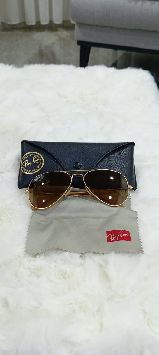 نظارة ماركة راي بان ايطالي اصلي اورجنال
موديل: طيارين
قياس:55 
عدسات حجر سميك
فلتر:  UV400 و بوليرايز لحماية العين من أشعة فوق البنفسجية 
قطعة نضيفة جدا
للاستفسار: واتس اب ***********
