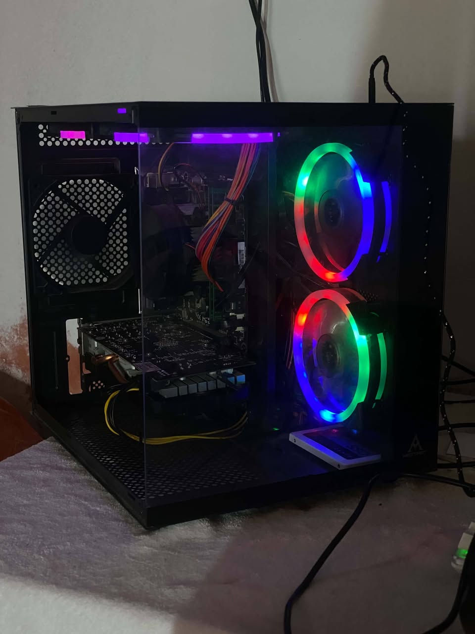 السلام عليكم حبايب
تجميعة بسيطة للبيع
Cpu:i7 4790k
M.B: b86 asus
Ram:16g samsung
Gpu:RX 580 8g غير مجدد
Ssd:128g
Hdd
Case:شبيه دارك فلاش 5fans RGB

حبايب التجميعة نظيفة وحلوة وتشغل اغلب الالعاب والي يريد يكسر سرعة يكدر يكسر ويحصل اداء اقوى منها من الرامات او المعالج وحتة الكرت بشي قليل لان قبل اسبوع مبدل معجون mx4 

سعر التجميعة:375الف
توصيل موجود جميع المحافظات 
اتصال او واتس:***********
ادمن وافق حب🤎🫶🏽
