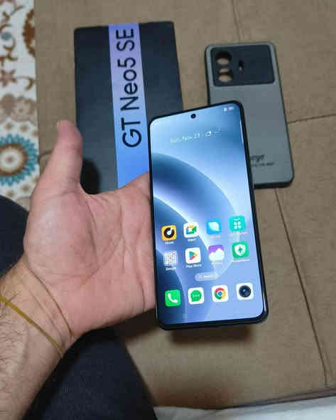 ڕیاڵمی جیتی نیو ٥ ئێس ئی
زاکیرە ١ تێرابایت و ڕام  ١٦+١٢
کامل عەشیایەو زۆر پاکەو نەکراوەتەوە
دوو سیمەو بە زەمانی یەک حەفتە.
snapdragon 7+ gen 2
نرخی ٣٥٠ هەزارو کەمێک مەجال
تێل *********** السليمانية
