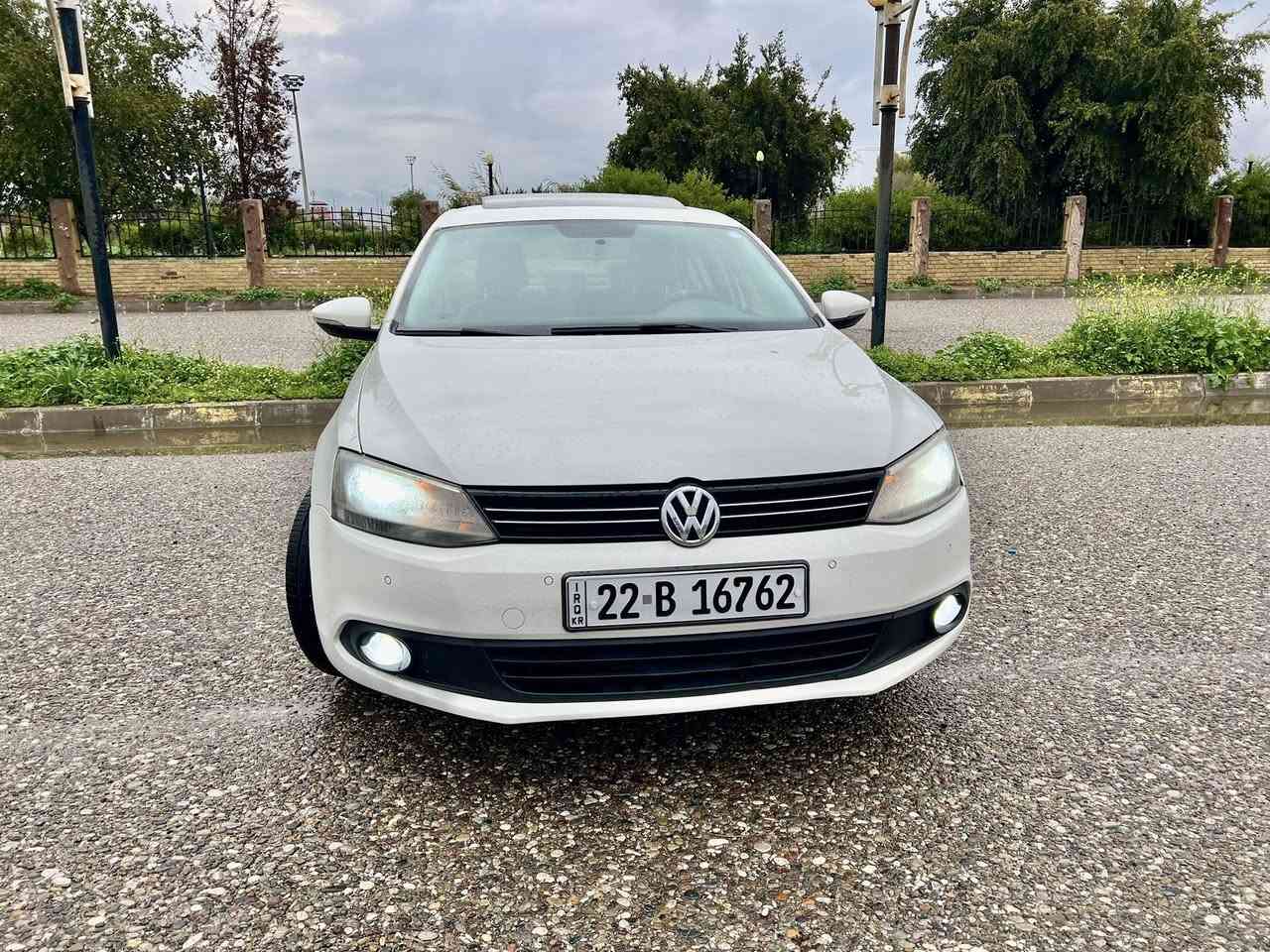 سلام عليكم جيتا 2012خليجي محرك 20تنفس طبيعي ضرر جاملغ سكن بدون دواخل بدون ايرباك سياره فول موصفات فتحه تبريد منفصل تحكمات داخل لونين ماشيه 160الف كليو مامتواجد على فيس ***********السعر 120وبي مجال
