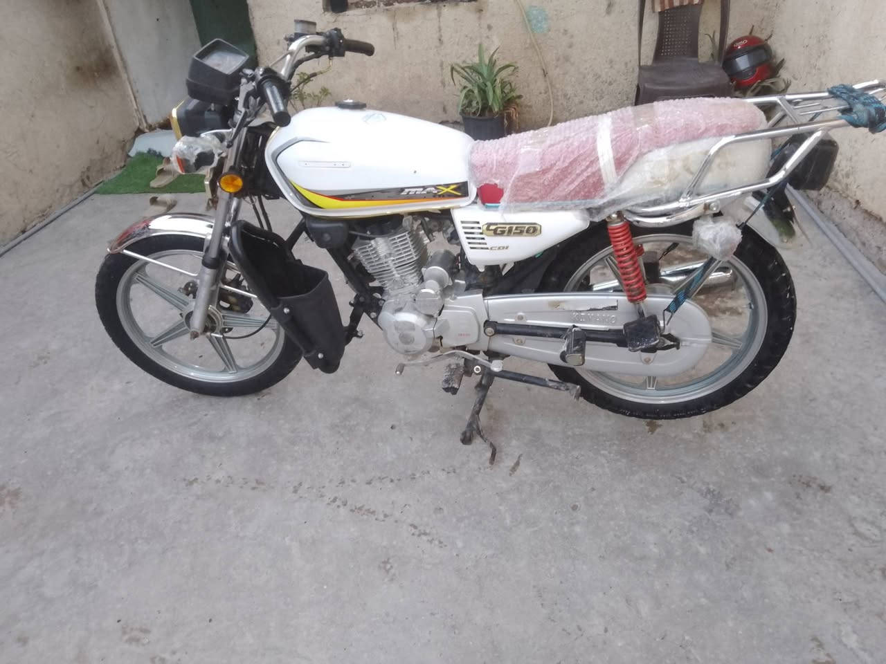 السلام عليكم دراجه للبيع السعر 6 00 وبيها مجال الفكان خيور رقم الهاتف *********** واتساب
