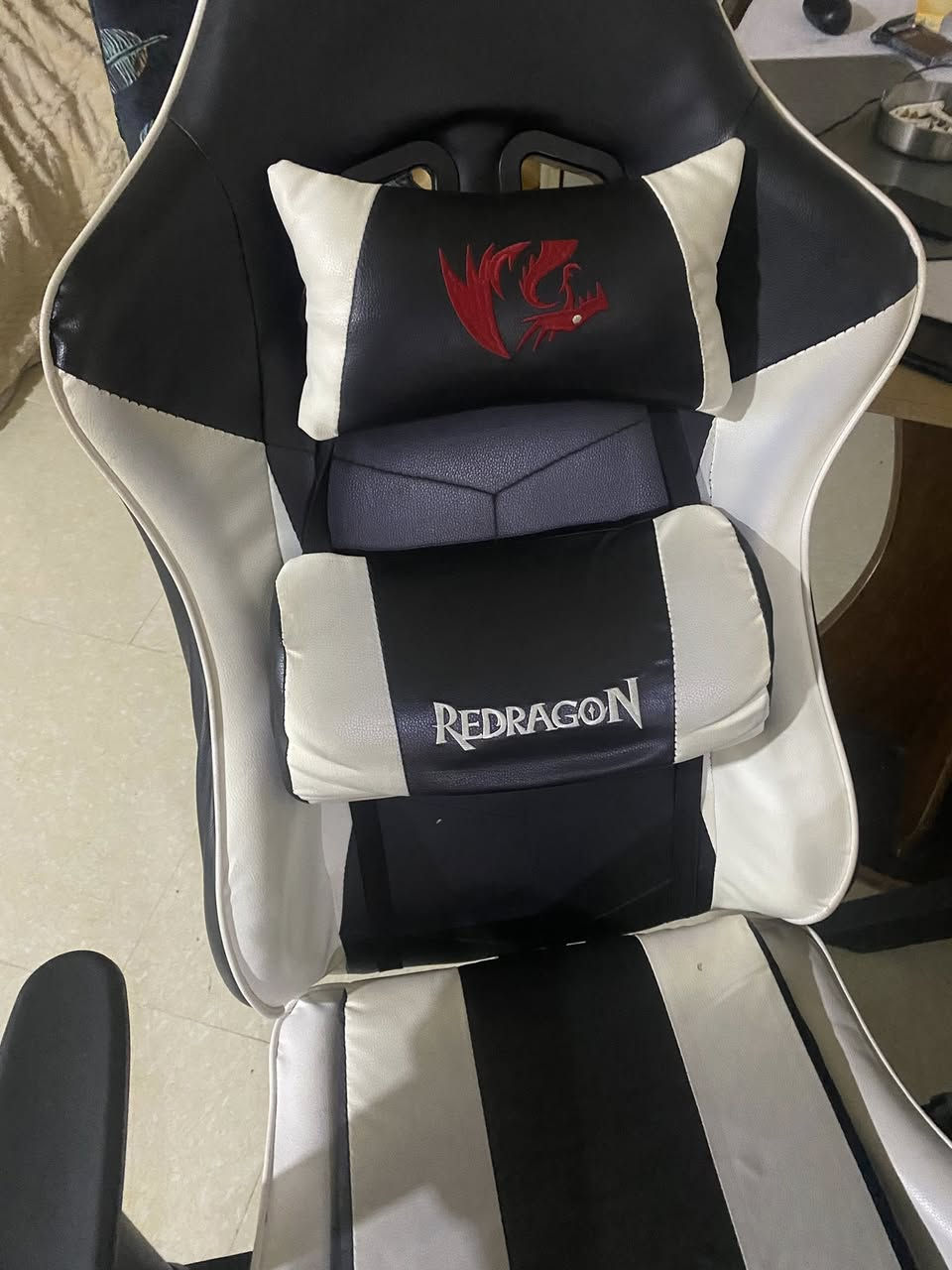 وتساب فقط ***********
ريد دراكون كرسي وميز ابيعهم سوه فقط
