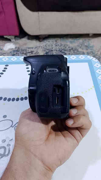 السلام عليكم كاميرا كانون D700 للبيع
تفيد للتصوير الرياضي 

نضافه 90% شتر 10k
ملحقاتهه عدسة اصلية 55_18

+رام 16 كيكا 

+حزام كتف

+شاحنة اصلية

+بطارية عدد2

+كراب دبل بطارية الاصلي

+ناقلة صور 4k

بسعر مناسب شراي تعال وبخدمتك 
للتواصل خاص او واتساب
***********
