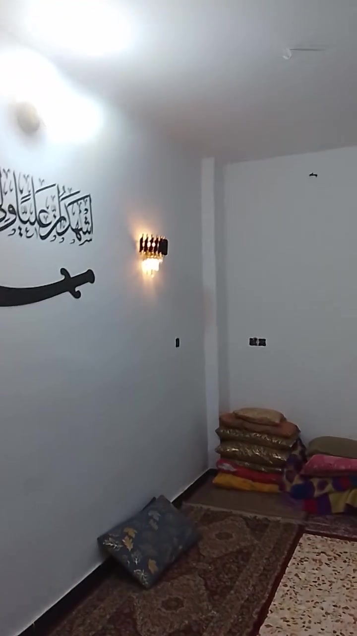 مشتمل للبيع مساحه 65 متر طابقين الارضي استقبال حولي ومطبخ حار وحمام داخلي والطابق الفوك غرفتين وبلوكونه 5×3 والطابق الآخير غرفه تصلح مخزن وتواليت خارجيه مراسله  على الخاص او الاتصال على هاتف *********** بي واتساب

