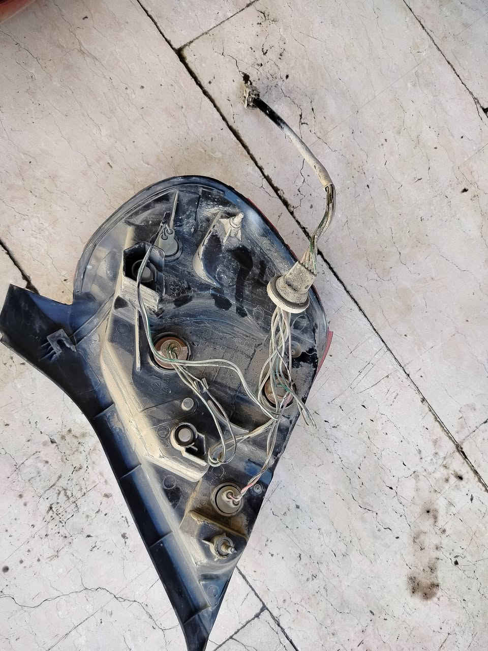 زوج بكلايت هو والظفيرة ضرره الجامة الخارجية جهة اليمنى كسر بسيط وجهة اليسرى الجامة كلها مكسورة واضح بالصورة سعرهن 40 المكان بغداد كرادة
اتصل بالولد الموجودات يمه ***********
