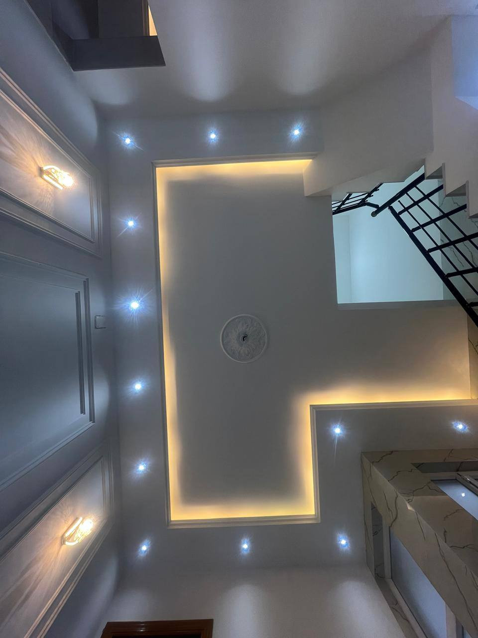 دار للبيع مساحه 100م طابقين حي النداء شارع المجمعات قريب من شارع كربلاء والمنتزه النجف الكبير
التفاصيل
3 غرف نوم 
3 صحيات
استقبال
مطبخ صاله
بناء درجه اولى
للاستفسار ***********
