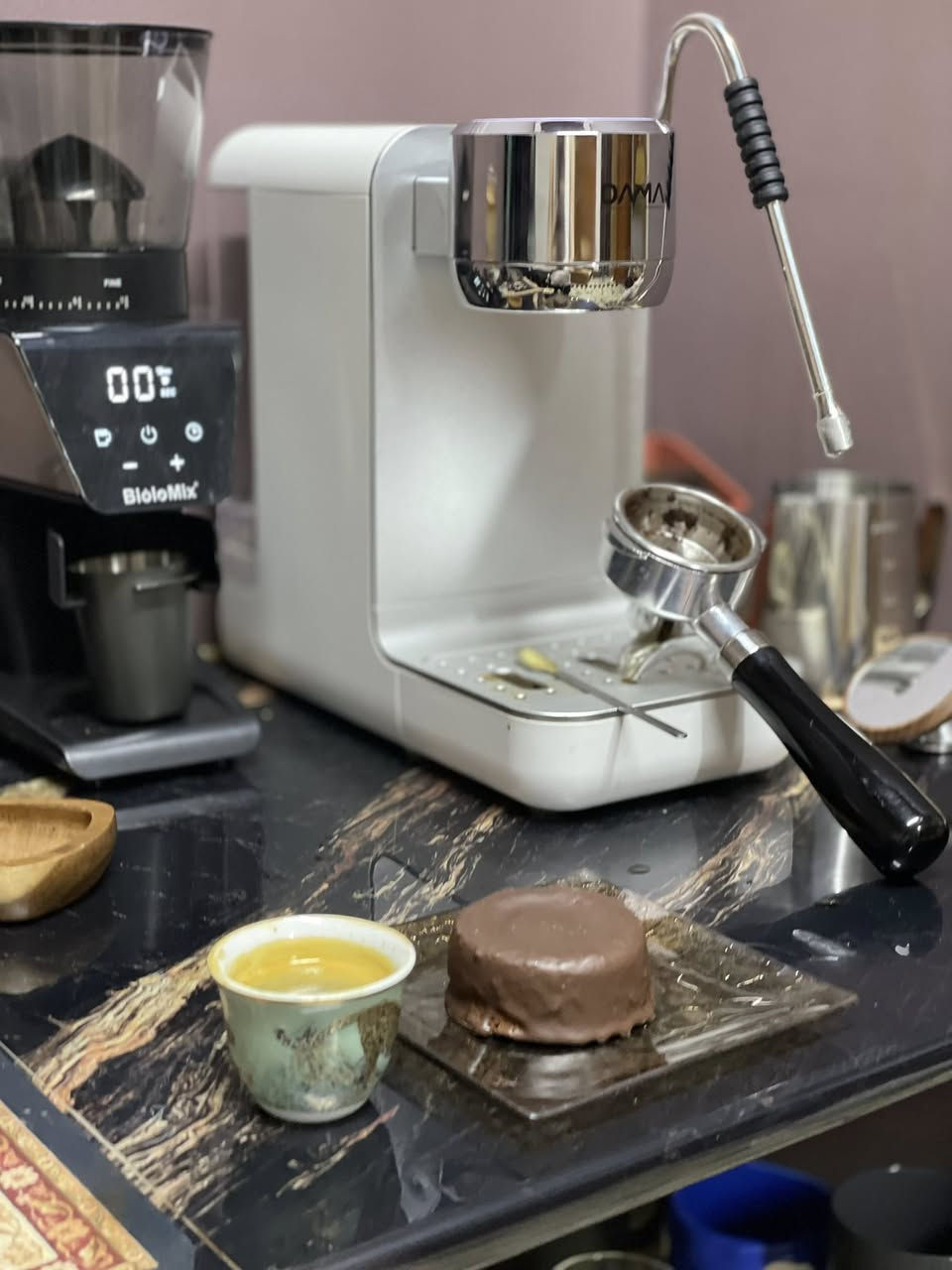 للبيع مكينة قهوه DAMA DCM 200 نظيفه كلش استخدام قليل جدا
مكينة ايطاليه ممتازه جدا و معروفه 
* ضغط 20 بار 
* تبخير احترافي 
* تسخين الماء ب اقل من دقيقه
* بورتافلتر احترافي 58 شفرتين
* كل اغراضها موجوده كامله


**إذا كنت صاحب هذا الإعلان وتريد حذفه لأي سبب، رجاءا أرسل رسالة إلى الدعم الفني**