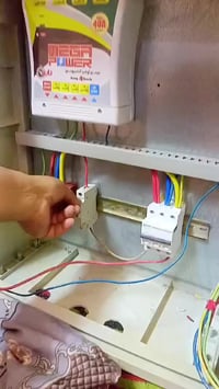 متاح سلام عليكم بورد قياس 50في 60 ثلاثه خطوط ثري فيز  يحتوي على جهاز ت...