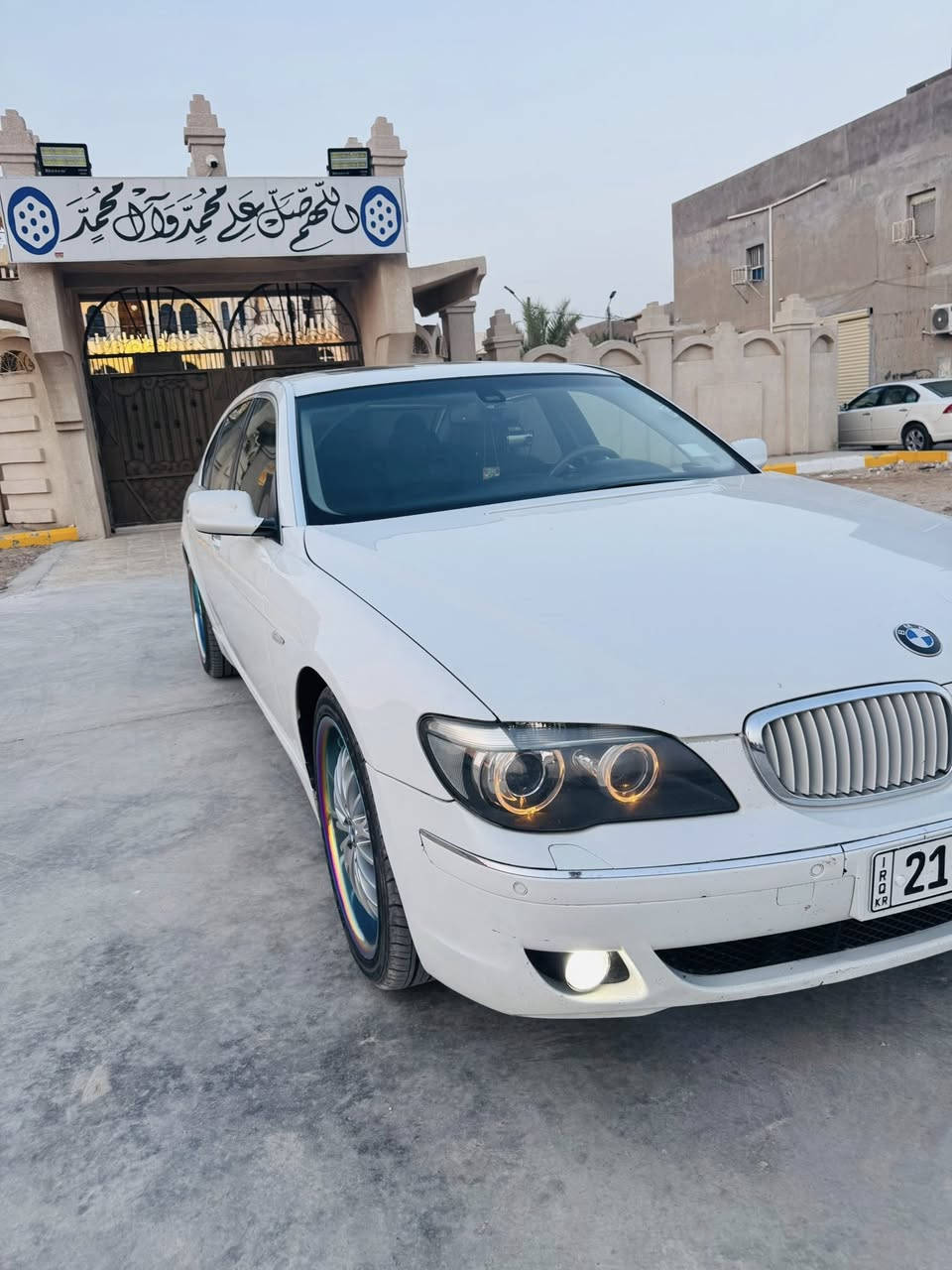 🔥 للبيع — BMW 750Li موديل 2005 🔥
سيارة فخمة لعشّاق الألماني، نظيفة ومرتبة وتستحق المعاينة ✨

🚘 المواصفات:
▪️ النوع: BMW 750Li
▪️ الموديل: 2005
▪️ اللون: (ابيضّ)
▪️ المحرك: V8 قوي وعزم ممتاز
▪️ الكير: أوتوماتيك
▪️ الدفع: خلفي
▪️
▪️ وارد:  / ألماني.  بيه.  4 قطع صبغ…)

✅ المواصفات والإضافات:
✔️ بصمة وتشغيل ستارت
✔️ فتحة سقف
✔️ مقاعد جلد كهربائية مع تبريد وتسخين
✔️ شاشات وكاميرات
✔️ سنسرات أمامية وخلفية
✔️ نظام صوتي فاخر
✔️ تكييف ثلج
✔️ إنارة زينون أصلية
✔️ تخم تاير جديد 
✔️ بردات كهربائية
✔️ مثبت سرعة

🔧 حالة السيارة:
▫️ السيارة استخدام شخصي ومحافظ عليها
▫️ المحرك والكير بحالة ممتازة
▫️ لا تحتاج أي مصروف
▫️ دبلات منتظمة وخدمة حديثة
▫️ أوراقها كاملة وجاهزة للنقل

💰 السعر: (155) قابل للتفاوض 
📍 الموقع: واسط قضاء النعمانيه
📞 للاستفسار: (***********)

“سيارة هيبة وراحة وثبات، والما يعرف الـBMW ما يعرف الفخامة” 😎🔥
